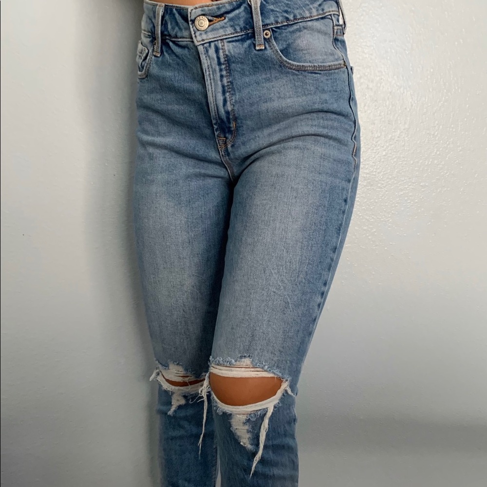 Ripped blue jeans 💙